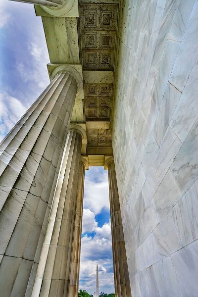 Perry, William 아티스트의 Tall white columns-Lincoln Memorial-Washington DC-Dedicated 1922작품입니다.